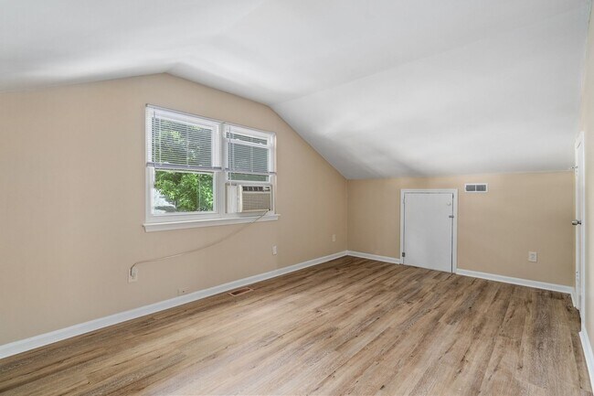 Building Photo - 4117 Rainbow Dr