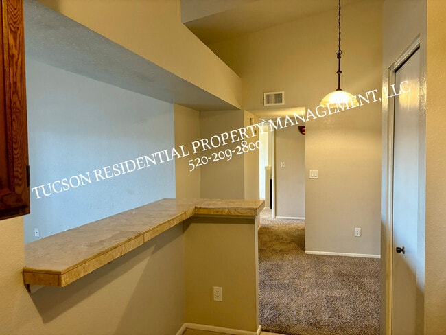Building Photo - 2194 N Pantano Rd