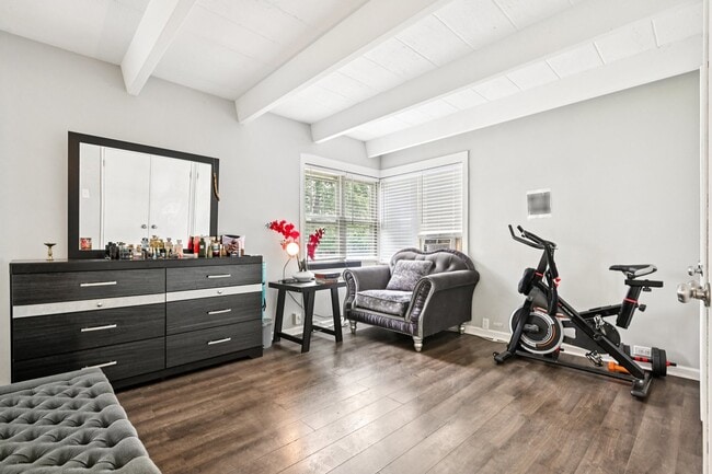 Building Photo - 2142 W Rosemont Ave