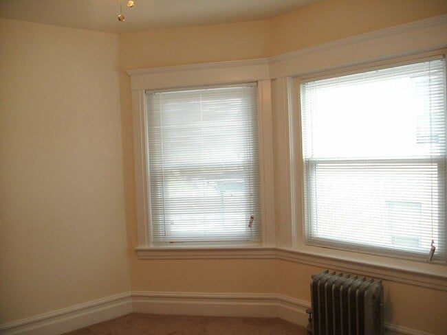 Building Photo - 1242 E High St