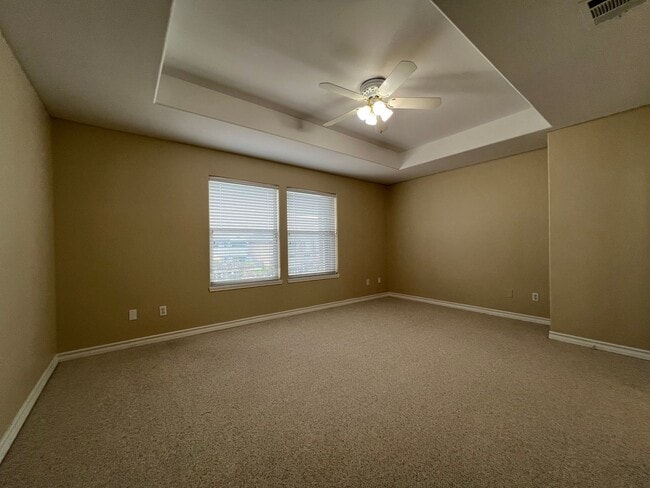 Building Photo - WATERFRONT TOWNHOME ON THE ISLAND!