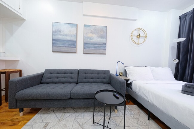 Building Photo - 310 E 103rd St