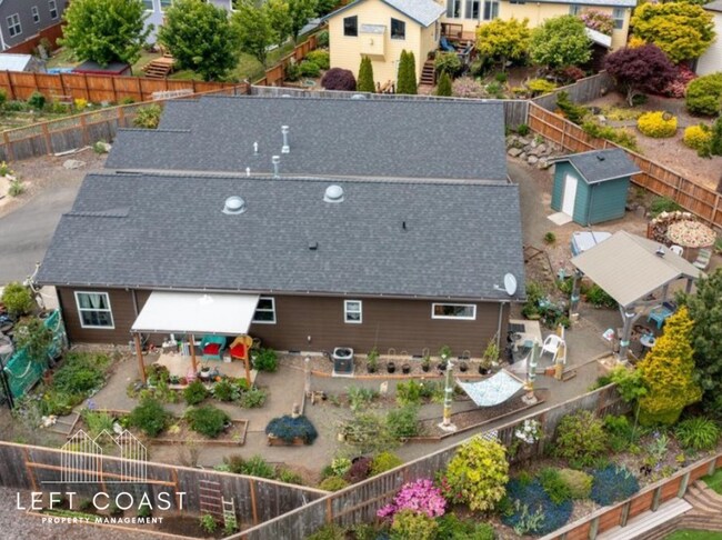 Building Photo - 5371 NE Wave Ln