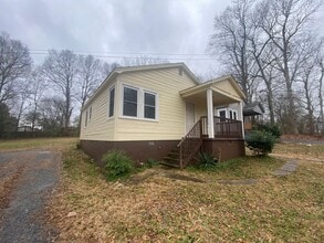 Building Photo - 2/1 within walking distance to downtown Sh...