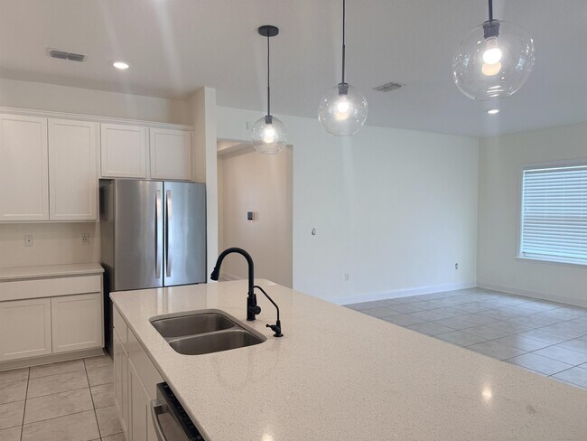 Building Photo - 32 Olivine Ct