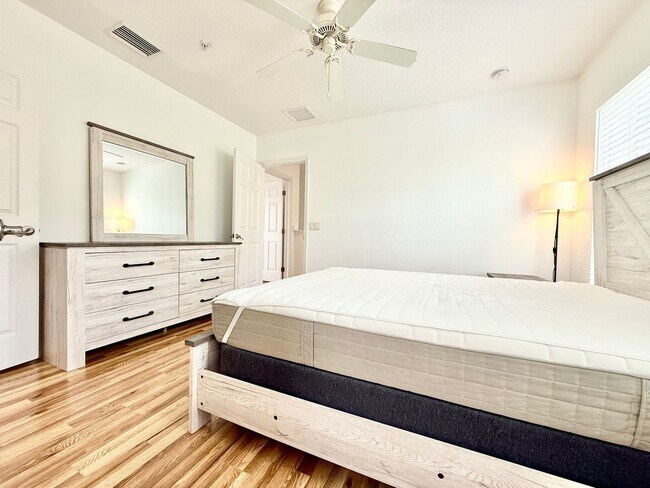 Building Photo - Perfect balance of space, style & easy living - 2Bedrooms 2.5Bath in Clearwater!