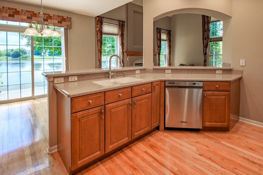 Building Photo - 24813 Ironwood Ct
