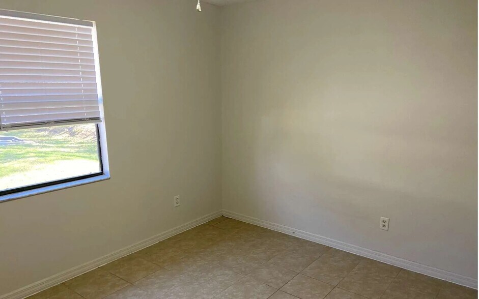 Building Photo - 3796 NW Archer St