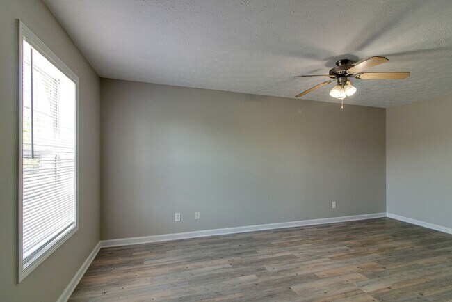 Building Photo - 821 Oak Arbor Ct