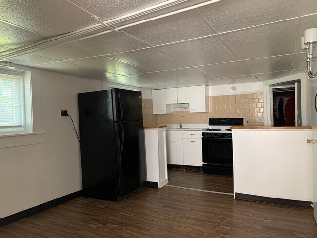 Building Photo - 5656 W Grace St