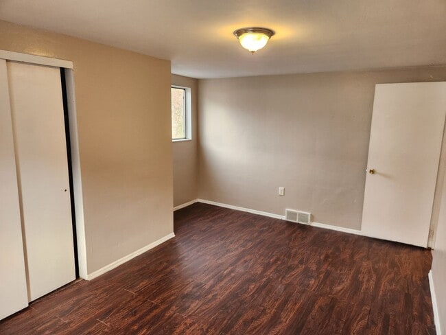 Building Photo - Updated 2 Bedroom Apartment in Millvale!