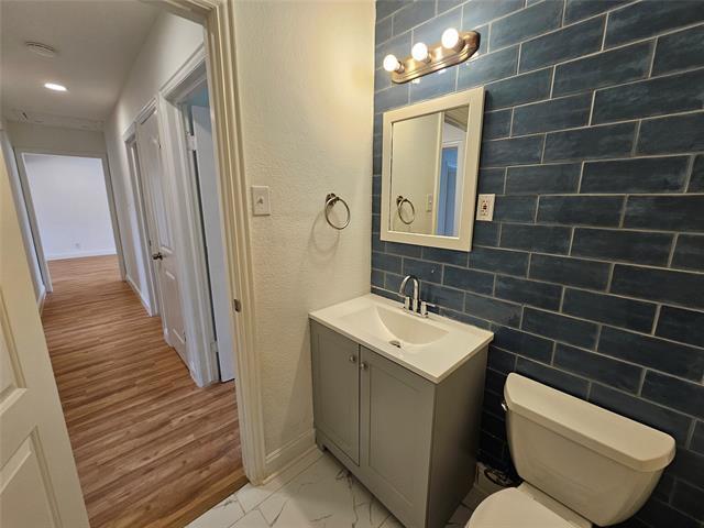 Building Photo - 1002 Highland Dr