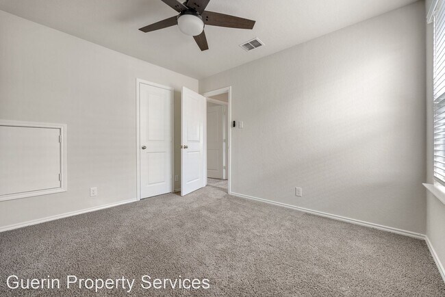 Building Photo - 4 br, 2.5 bath House - 133 Legendary Trail...