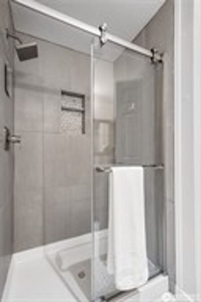 Building Photo - 2Bd/2.5Ba Kent Condo