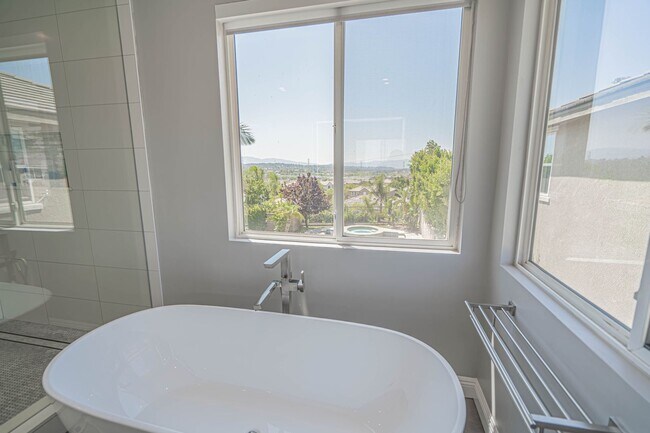 Building Photo - Spectacular 5-Bedroom Home with Pool, RV P...
