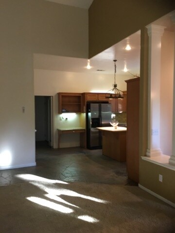 Building Photo - 2011 S Cottonwood St