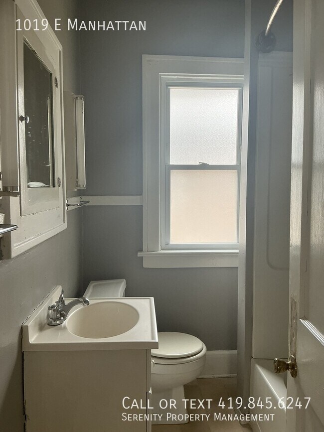 Building Photo - 1019 E Manhattan Blvd