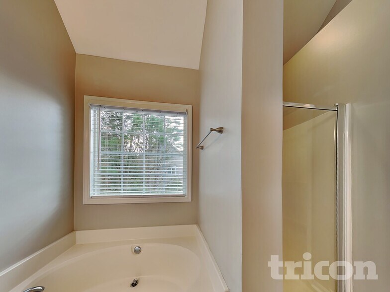 Building Photo - 2940 Emerald Springs Dr