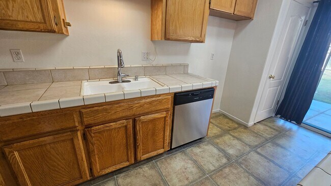 Building Photo - Great SW Location