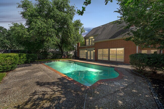 Primary Photo - 57 Foxhall Crescent Dr
