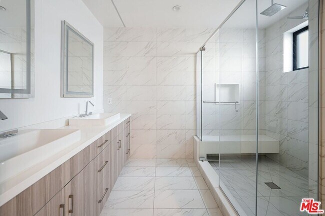 Building Photo - 735 N Gramercy Pl