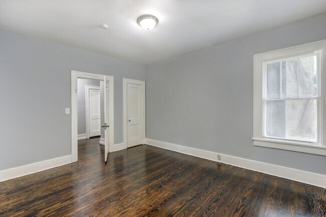 Building Photo - Large 3BR/2BA Downtown Home Walking Distan...