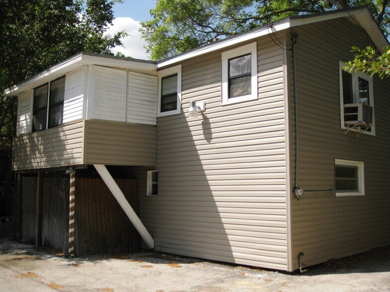 Building Photo - 730 1/2 24th Ave N