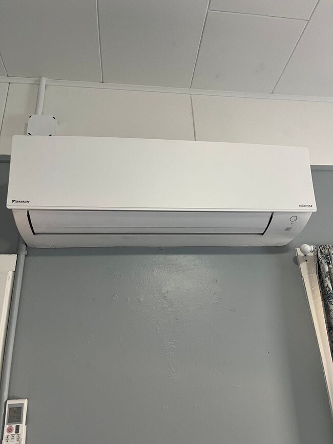 Building Photo - Cute and clean 2 Bedroom 1 Bathroom home in the heart of Roseburg.