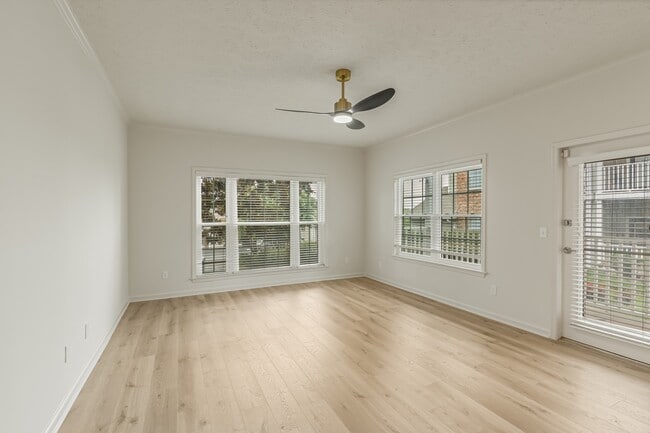 Building Photo - 2025 Woodmont Blvd