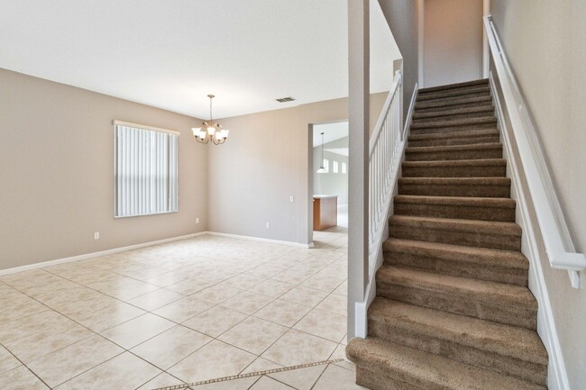 Building Photo - Nice 3/2 with Bonus Room in Oak Hammock Pr...