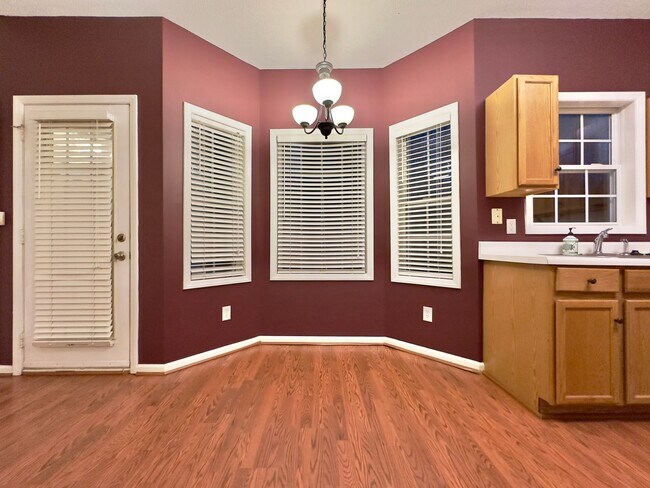 Building Photo - Charming Townhouse in Prime Morrisville Location!