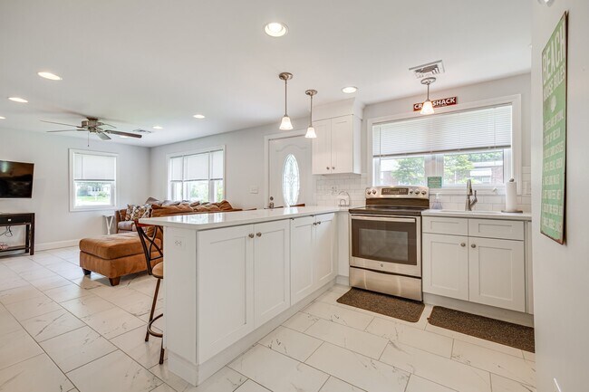 Building Photo - 25 Biscayne Blvd