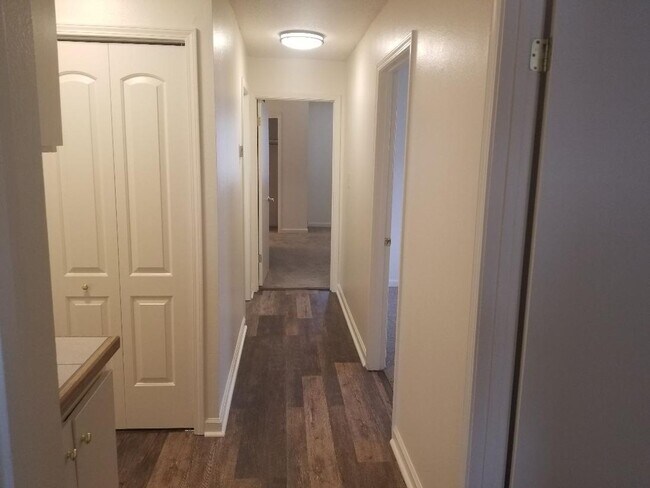 Building Photo - 2085 Severn Dr