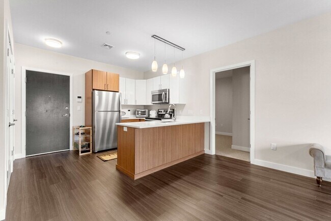 Building Photo - 999 Hancock St