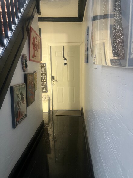 Building Photo - 573 E 93rd St