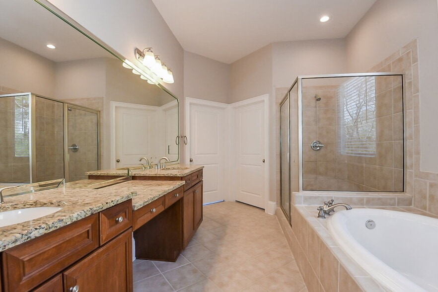 Building Photo - 4654 Jefferson Ridge Way