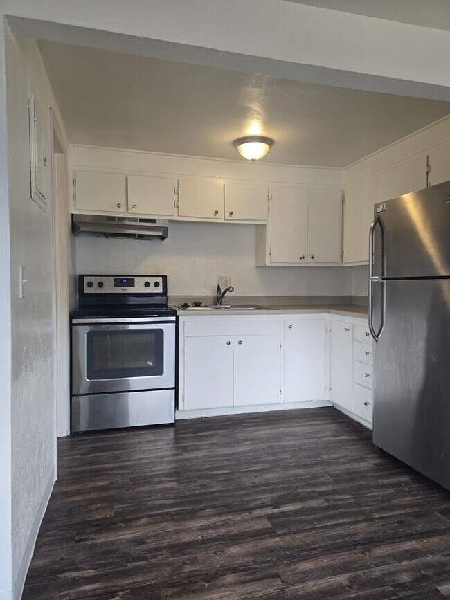 Building Photo - 2 Bedroom Unit Available in Westminster!