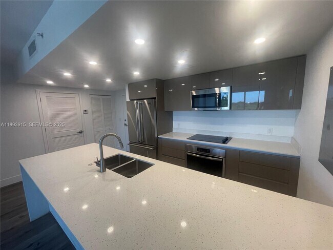 Building Photo - 13800 Highland Dr