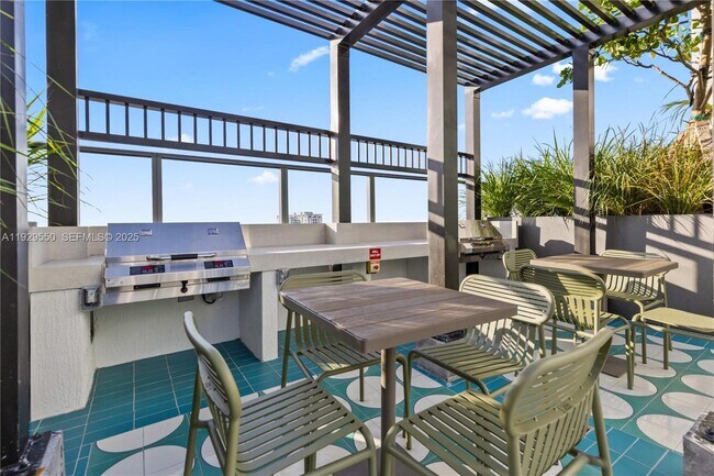 Building Photo - 11 NE 6th St