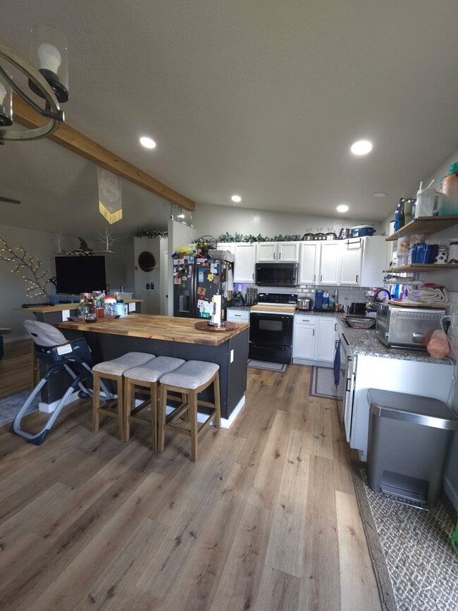 Building Photo - 4 Bedroom 3 Bath Home for Rent