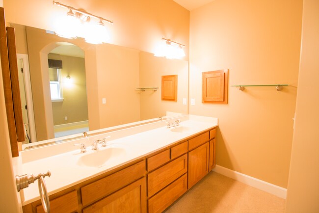 Building Photo - Beautiful Home in Historic Jacksonville