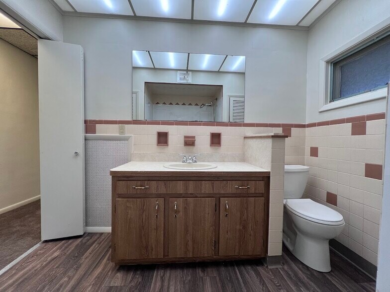 Building Photo - 304 Marie St