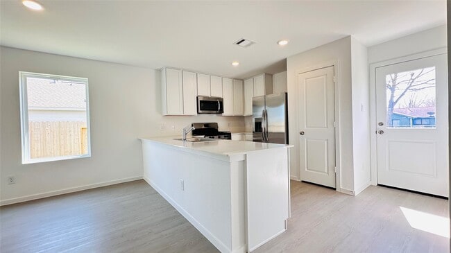 Building Photo - 113 Lisa Marie Dr