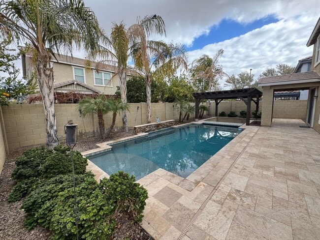 Building Photo - Beautiful 4 Bedroom - 2.5 Bath with Lots of Bonuses - Gilbert