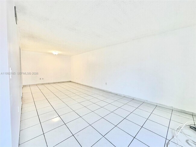 Building Photo - 5900 SW 127th Ave