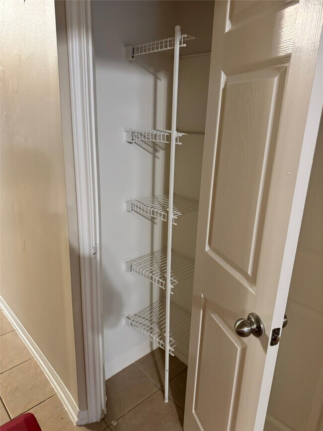 Building Photo - 835 Dracena Ct