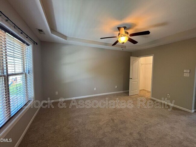 Building Photo - 438 Roanoke Dr