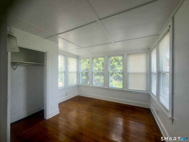 Building Photo - 261 Wakelee Ave