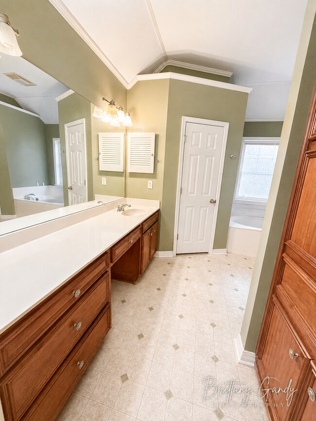 Building Photo - 6037 Braeburn Ct