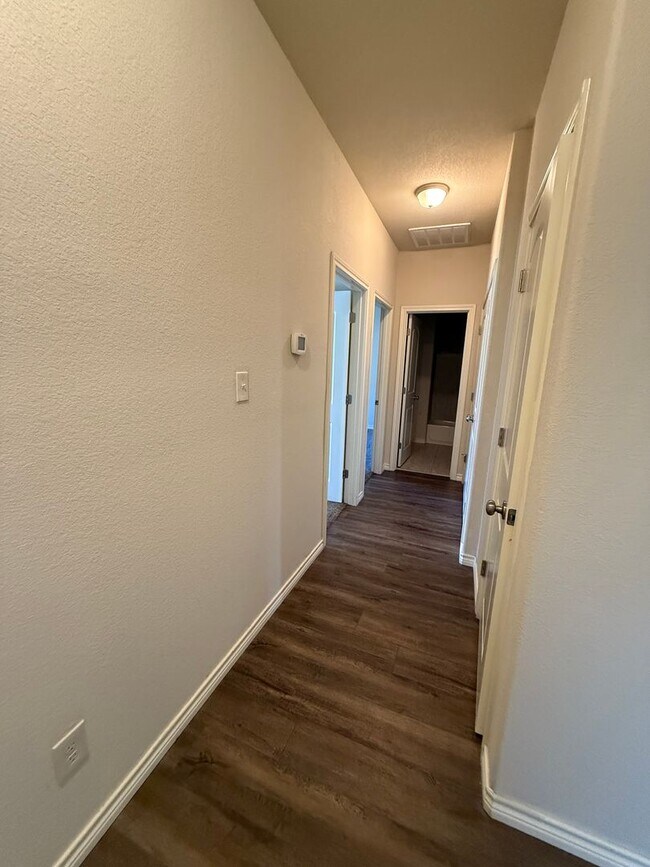 Building Photo - 1208 Country Club Rd